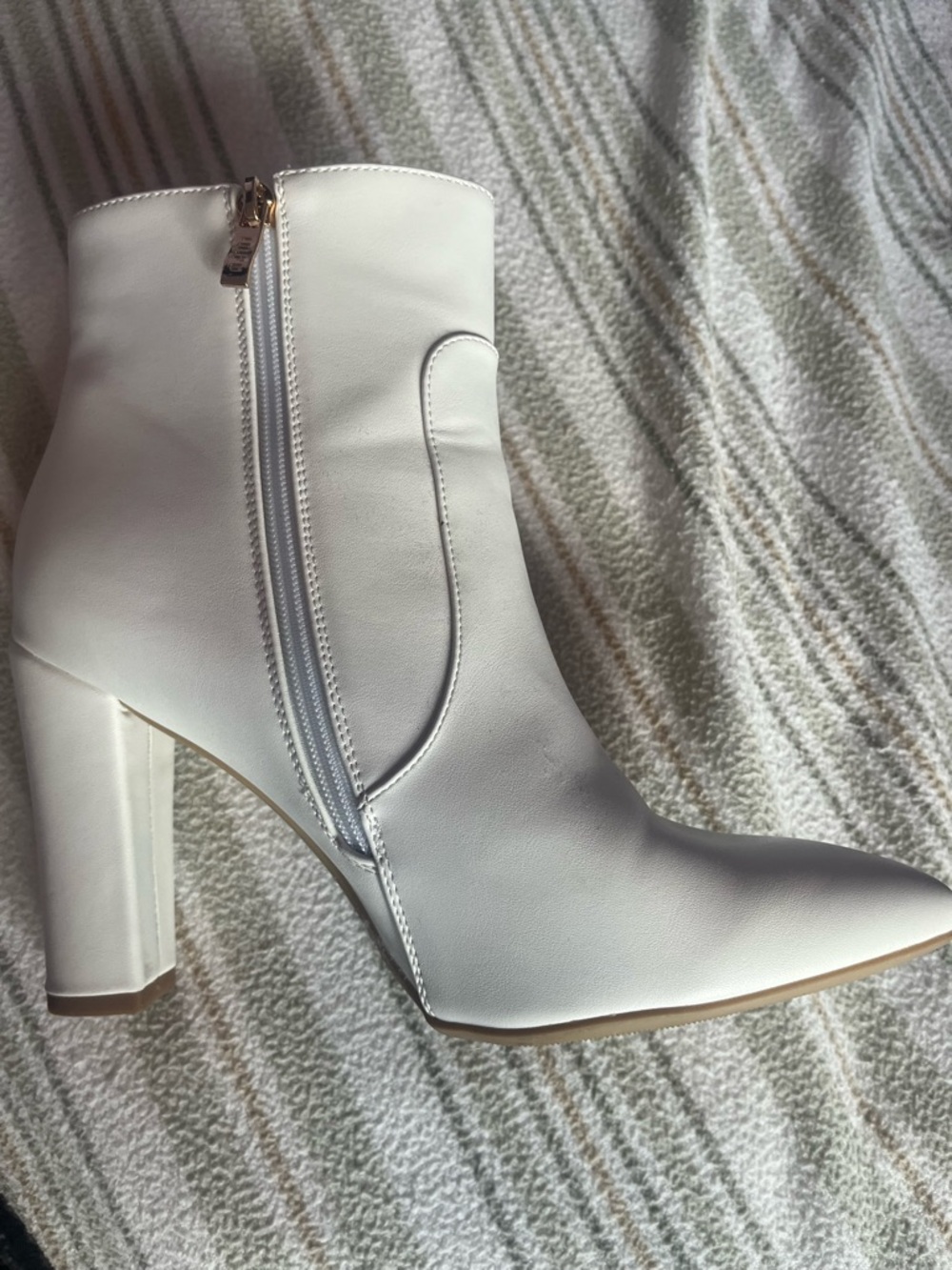 Women's White Pointed Toe High Heel Ankle Boots with Side Zip